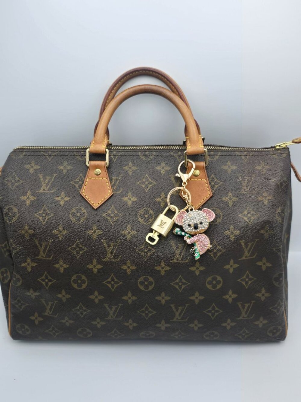 Authentic Louis Vuitton Gold Lock 🔒 Unbranded Elephant Keychain Bag Charm LV - Picture 3 of 9